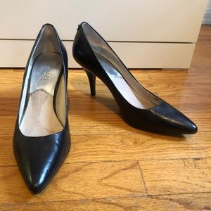 Michael Kors black leather pointy toe pumps heels